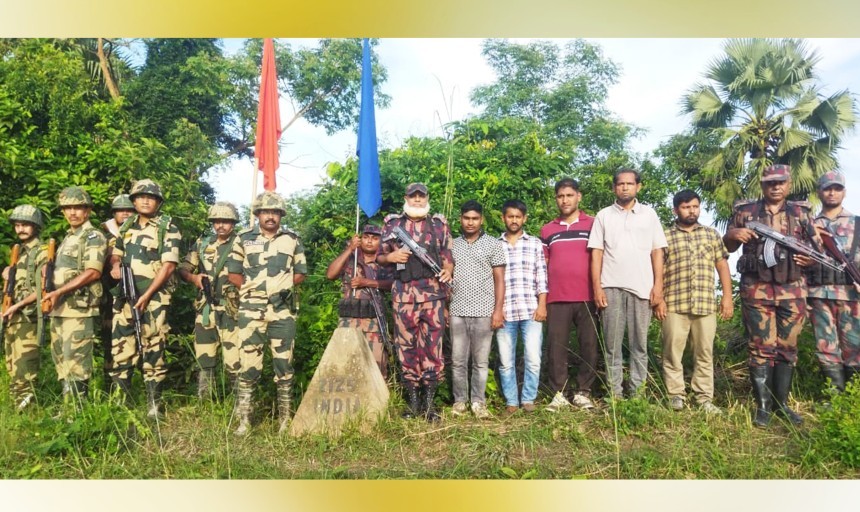 কুমিল্লা সীমান্তে বিজিবির কাছে অবৈধ অনুপ্রবেশে আটক ৫ বাংলাদেশিকে হস্তান্তর